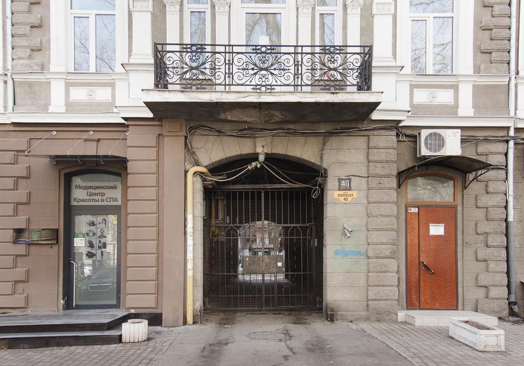 Club Suite Near Deribasovskaya Odessa Exterior foto